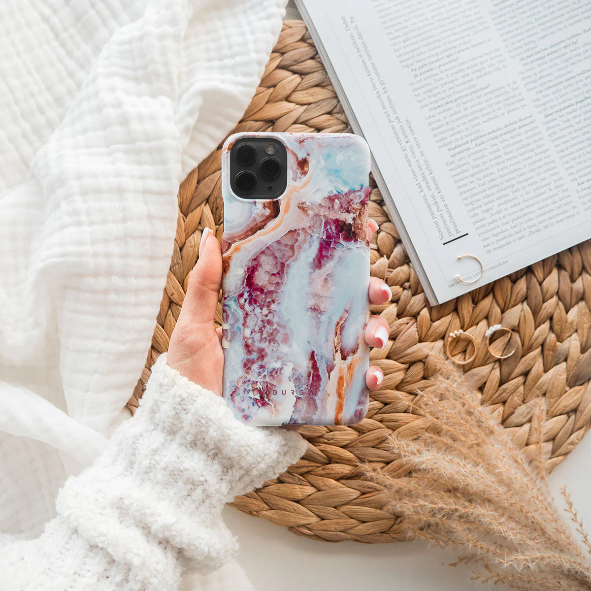 Frozen Leaves - Cute Marble Samsung Galaxy S26 Case - Image 44